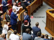 Дмитрий Разумков покинул пост спикера Рады под аплодисменты