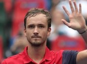 Медведев в трудном поединке одолел Циципаса и вышел в финал турнира в Шанхае