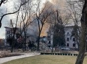 Россияне сбросили бомбу на драмтеатр в Мариуполе 16 марта