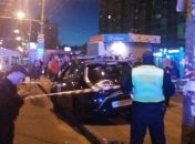В Киеве таксист влетел в остановку с людьми