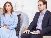 Романтическое платье грузинского бренда: королева Иордании покорила новым образом