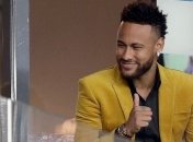 Травмированный Неймар отпраздновал победу Бразилии в раздевалке сборной