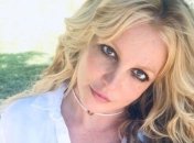 Бритни Спирс представила ранее неизвестную песню Swimming In The Stars