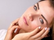 Названо 5 основных причин появления прыщей после 30 лет