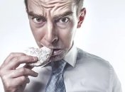 Это чувство трудно утолить: продукты, которые сделают вас еще более голодными (Фото)