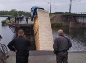 На Днепропетровщине рядом с разрушенным мостом установят понтонную переправу