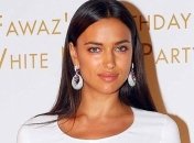 Ирина Шейк "засветила" заметно округлившийся живот