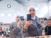 "Говоріть російською або узбецькою": продавчиня вилаяла жінку через українську мову на Одещині (відео)