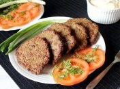 Такі котлетки смакуватимуть з картопляним пюре, кашами або макаронами на обід чи вечерю