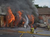 Велику пожежу на заводі в Ужгороді гасили півдоби: фото і відео наслідків