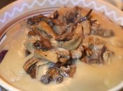 Грибную подливку можно подать к праздничному столу