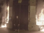 Художник-акционист поджег здание Банка Франции 