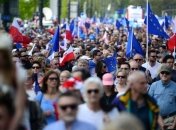 В Варшаве десятки тысяч человек принимают участие в протесте