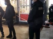 Парень был приветливый: в Киеве среди ночи убили мужчину (видео 18+)