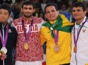Дзюдоист сломал олимпийскую медаль в душе