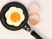 Скільки людині можна вживати яєць в день