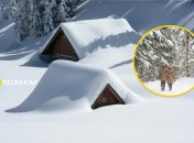 Дома в снегу, мужчина и женщина