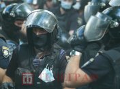 Возле ОП потасовки: активисты пытались прорваться через кордон полиции к участникам ЛГБТ-прайда (видео)