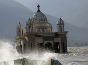 Цунами в Индонезии: количество пострадавших неумолимо растет