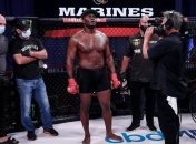 Руки-кувалды: тяжеловес нокаутировал соперника размашистым ударом (видео)