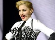 Пьяная Мадонна поиздевалась над зрителями во время концерта (Видео)