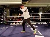 Усик перед боем покуражится в клубе