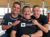 Легенда бокса потренировался со своим сыном-боксером (Видео)