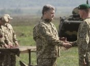 Президент вручил военнослужащим ключи от квартир