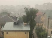 Непогода в Украине обесточила сотни населенных пунктов и сбила график поездов. И это еще не конец