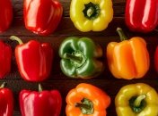 Есть действенный лайфхак, как быстро очистить перец (изображение создано с помощью ИИ)