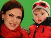 Эвелины Бледанс показала, как читает ее трехлетний сын