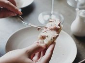 Просто и вкусно: Лиза Глинская поделилась рецептом паштета из копченой скумбрии (видео) 