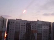 Боевики стреляют из "Града" возле жилых домов (Видео)