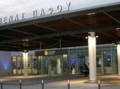 Опоздал на посадку: украинец на Пафосе "продирался" к самолету