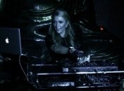 Пэрис Хилтон за DJ-пультом в российском клубе 