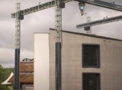 В Европе самый большой 3D-принтер "напечатал" двухэтажный дом (Видео)