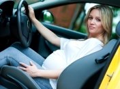За рулем: правила безопасности для будущих мам