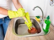 Засор в раковине - частое явление, с которым сталкиваются многие