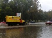 Ливень в Одессе: спасатели откачивают воду и расчищают дороги
