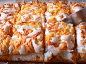 Пирог с меренгой и вареньем готовится просто и быстро