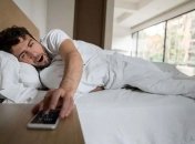 Чому не можна ставити будильник на телефоні