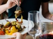 Диетологи назвали страшные последствия отказа от обедов