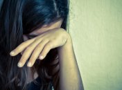 Дівчинку-підлітка побили і занурили голою в холодну воду, знімаючи на відео: деталі НП на Донбасі