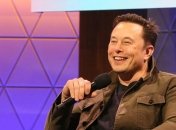 Илон Маск повеселил сеть мэмом про умирающую женщину