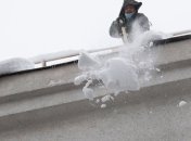 В Киеве глыба льда убила женщину