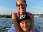 И День независимости, и юбилей: Катя Осадчая креативно поздравила Юрия Горбунова с 50-летием (Видео)