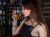Грустный рейтинг: украинки возглавили мировой ТОП употребления алкоголя