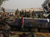 Количество жертв железнодорожной катастрофы в Индии увеличилось