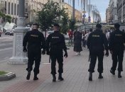 ОМОН ворвался в квартиру и избил спрятавшихся там протестуюших: жуткие кадры из Беларуси (видео 18+)