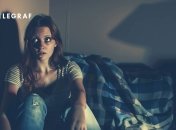 Стукіт у стін може мати різні значення (зображення створено за допомогою ШІ)